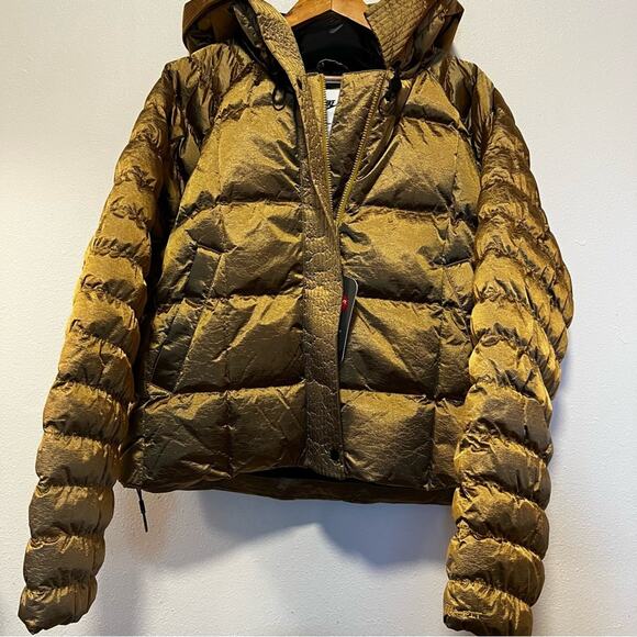 Nike Sportswear Women's Swoosh Puffer Shine PrimaLoft Jacket Large Gold Metallic - Picture 6 of 11